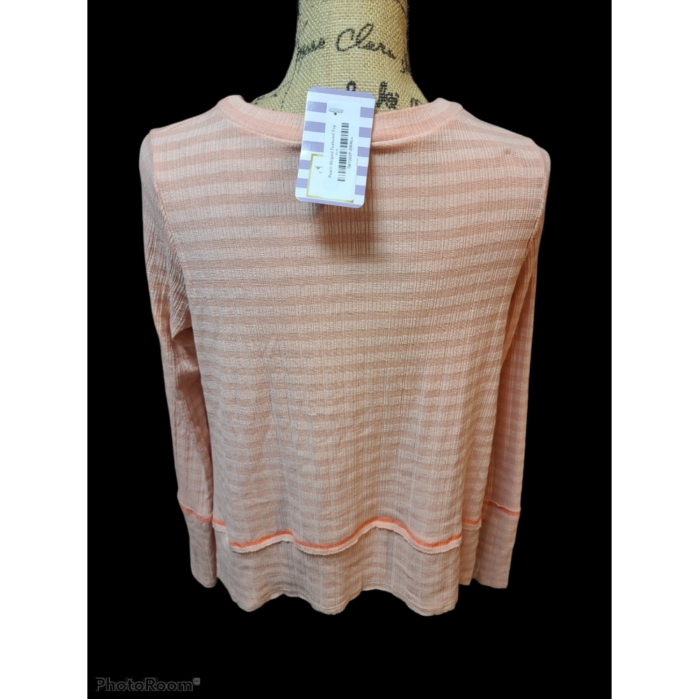 Boutique Top - Picture 4 of 6